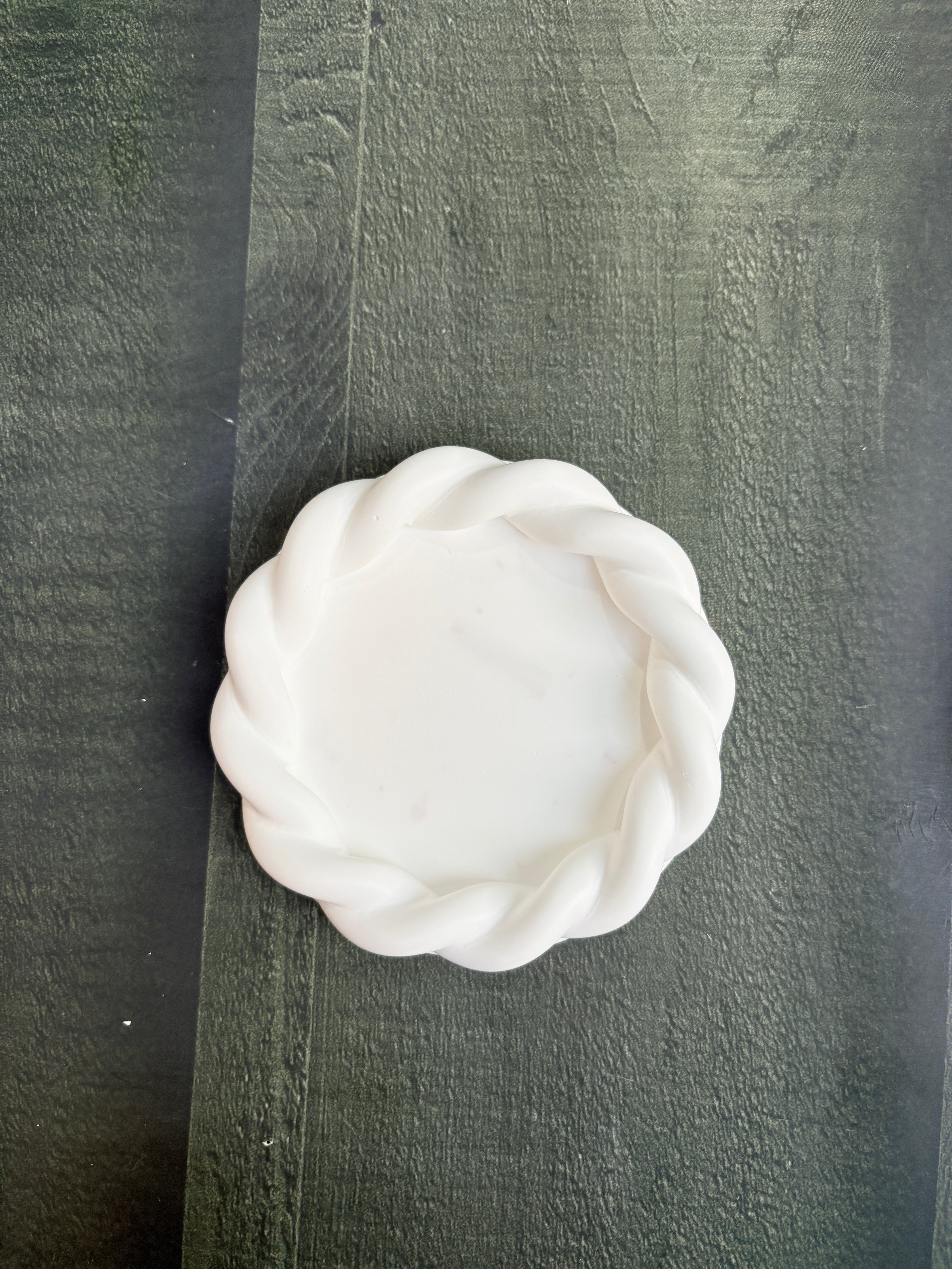 Medium Design Love Twist Plate Tray Mould