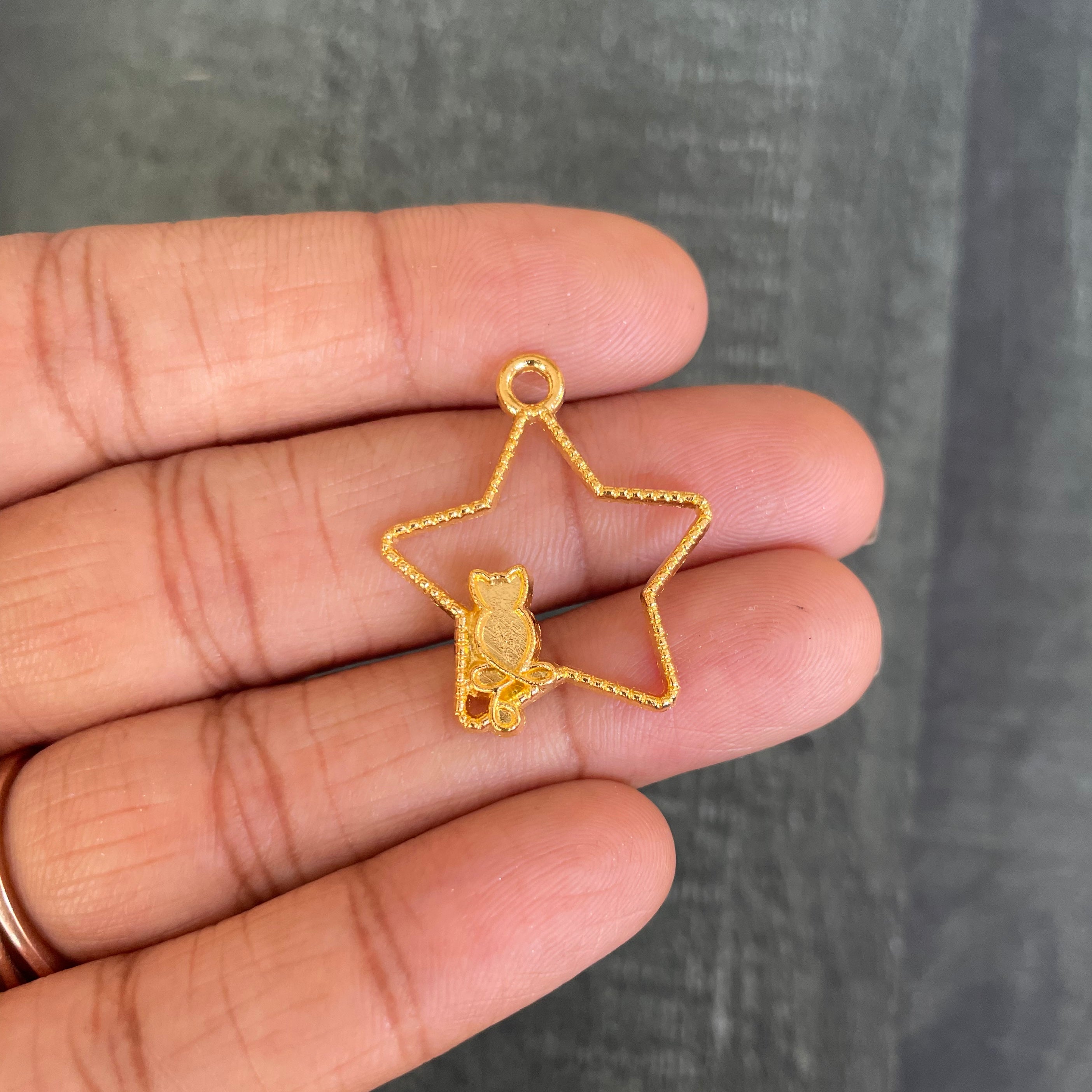 Star with Cat Golden Bazel 37 image 0