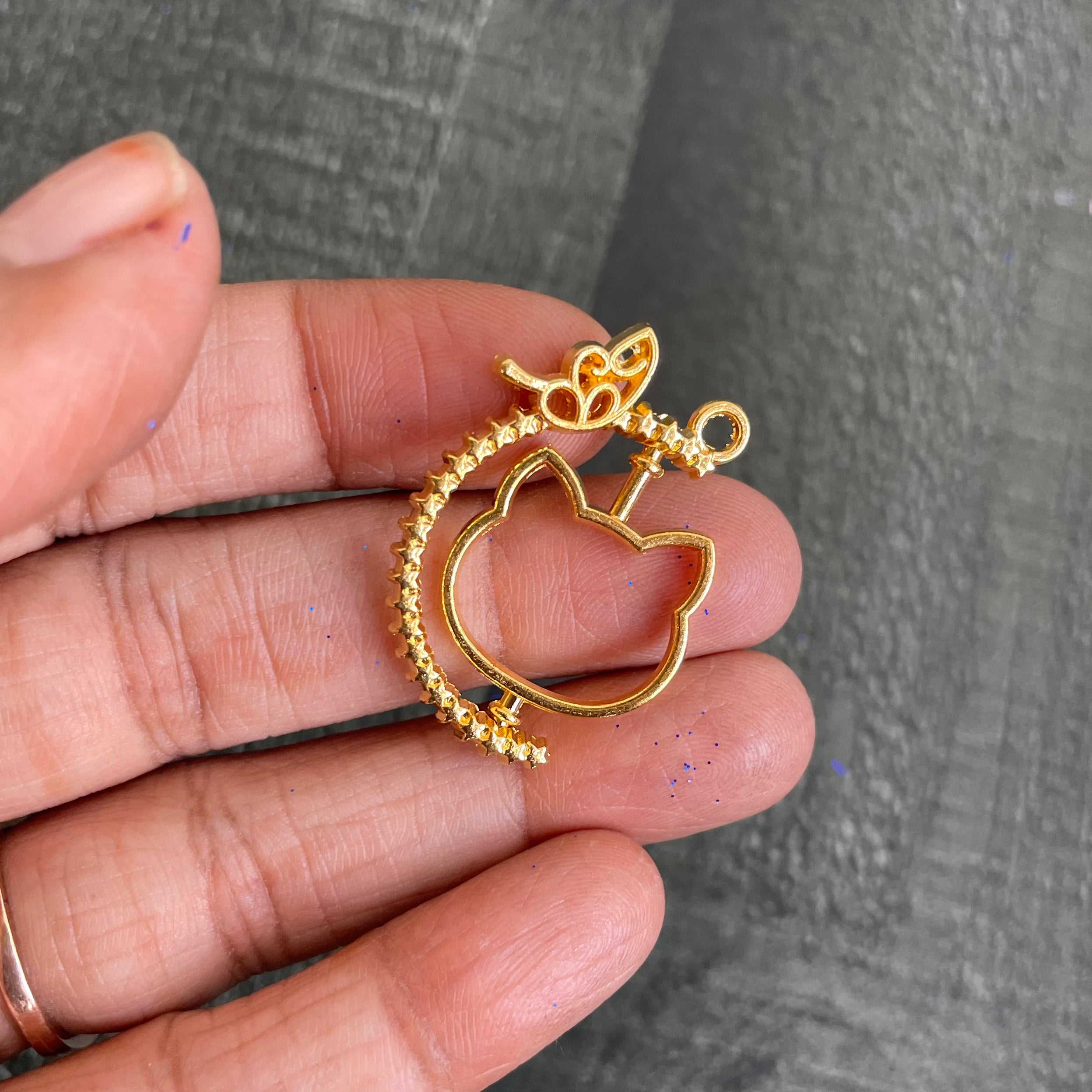 Cat Roatating Golden Bazel 14 image 0