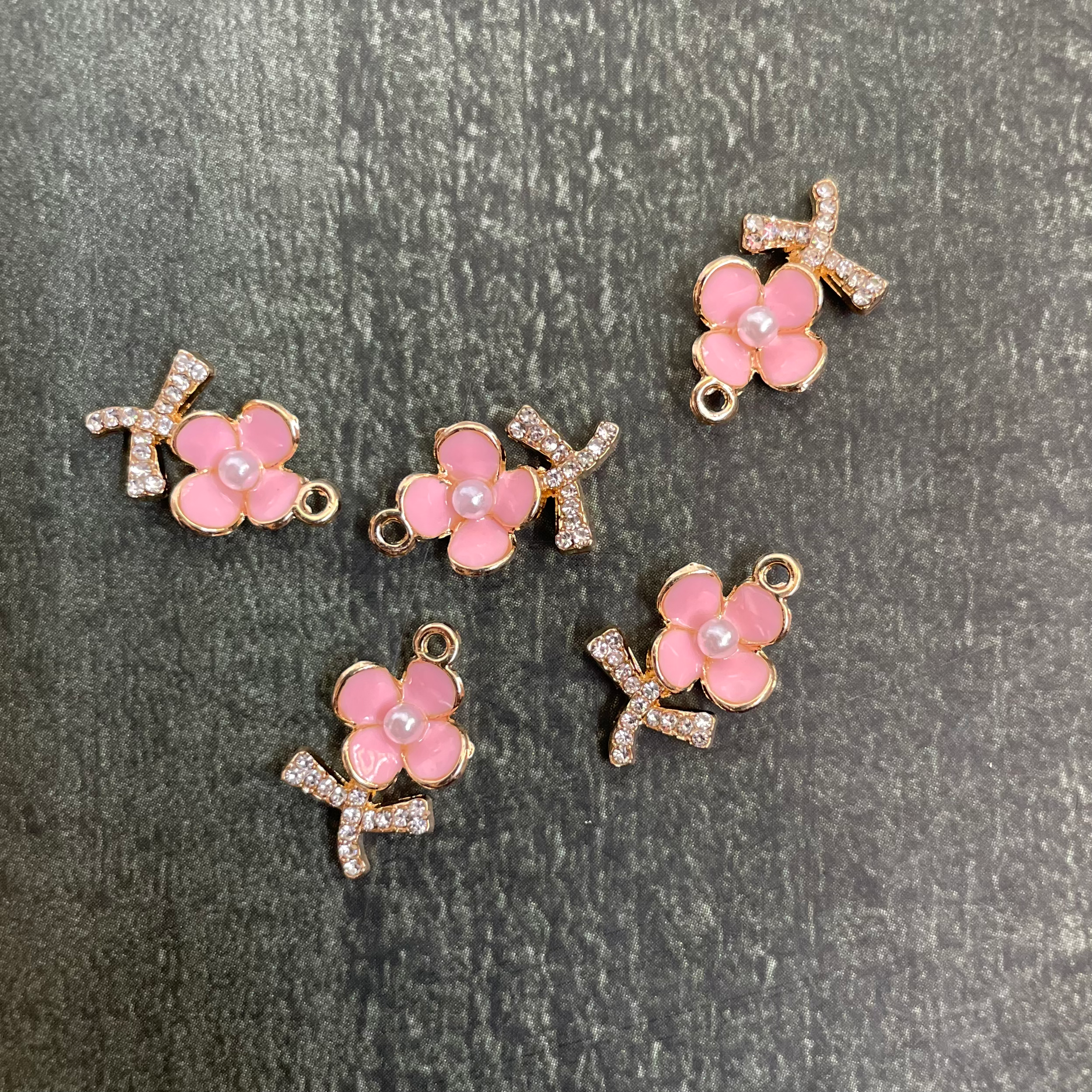 4 petal flower charm 64  image 0