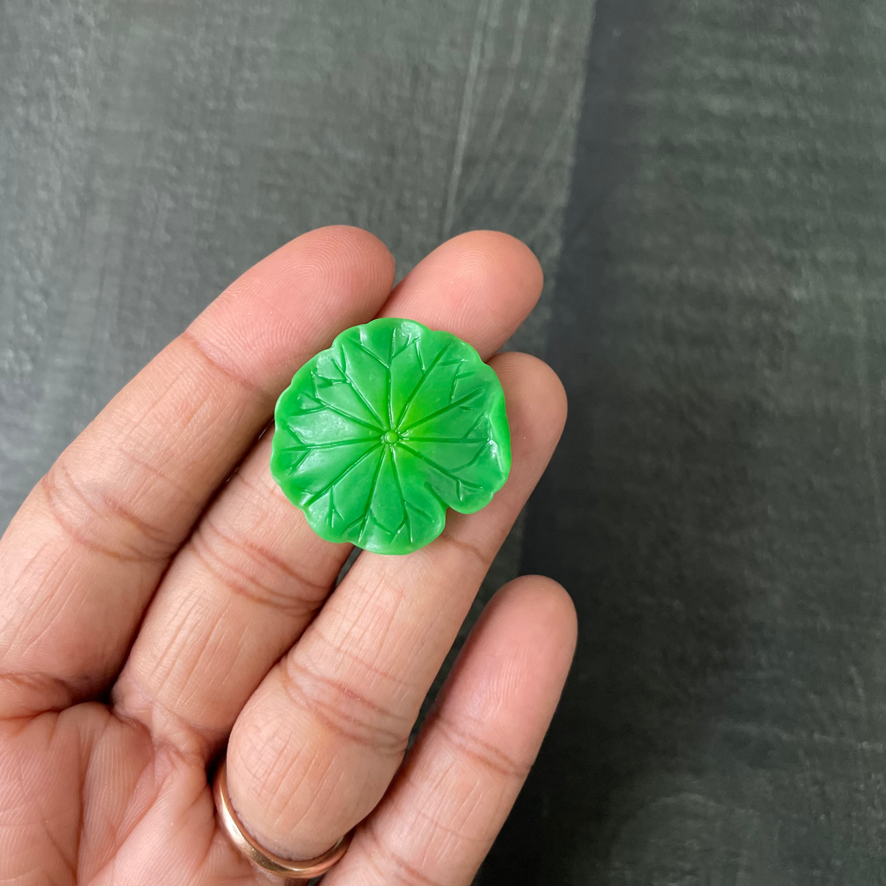 Medium Lotus Leaf Miniature image 0