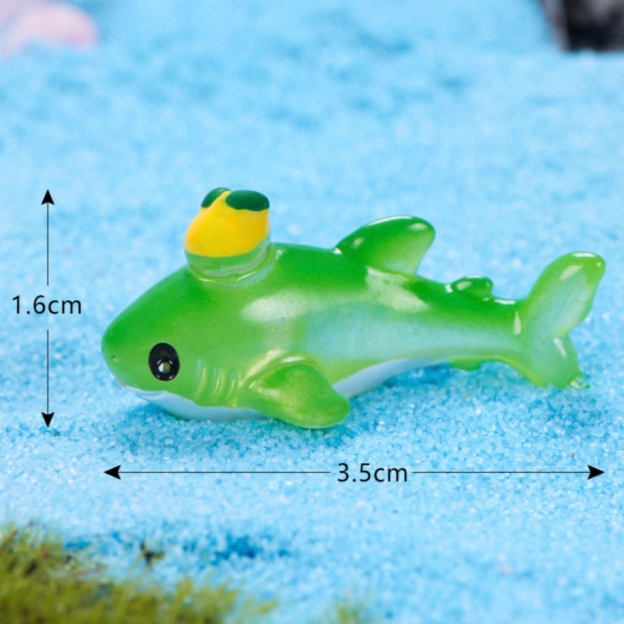 Green shark miniature 32 image 0