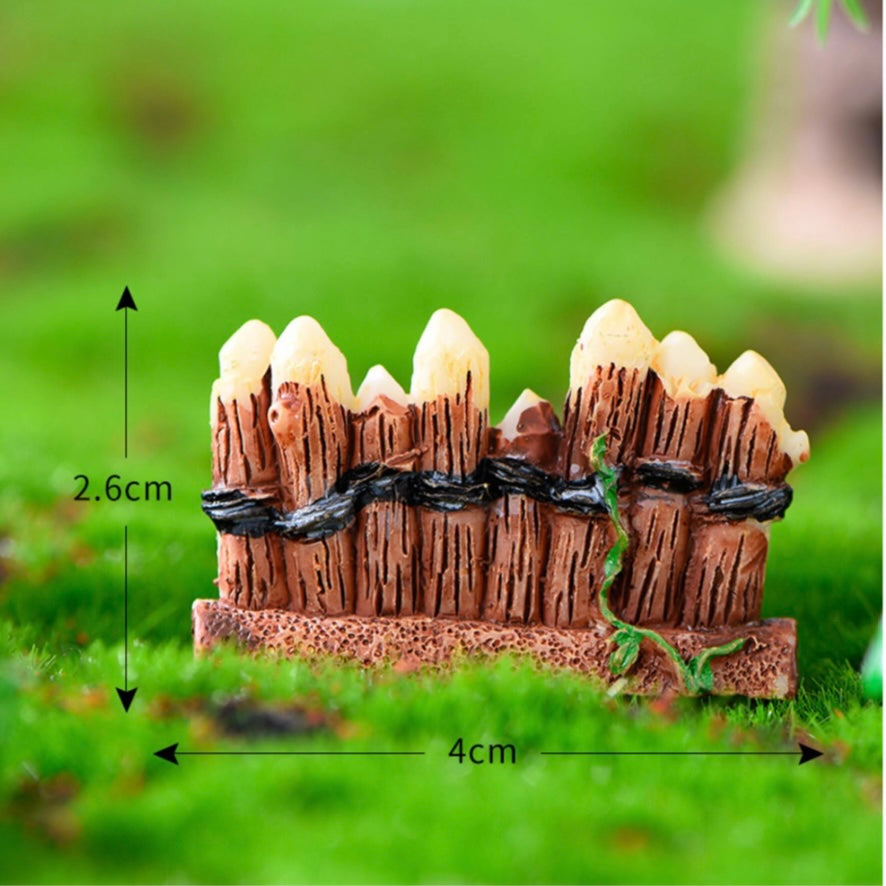 Wood fence miniature 74 image 0