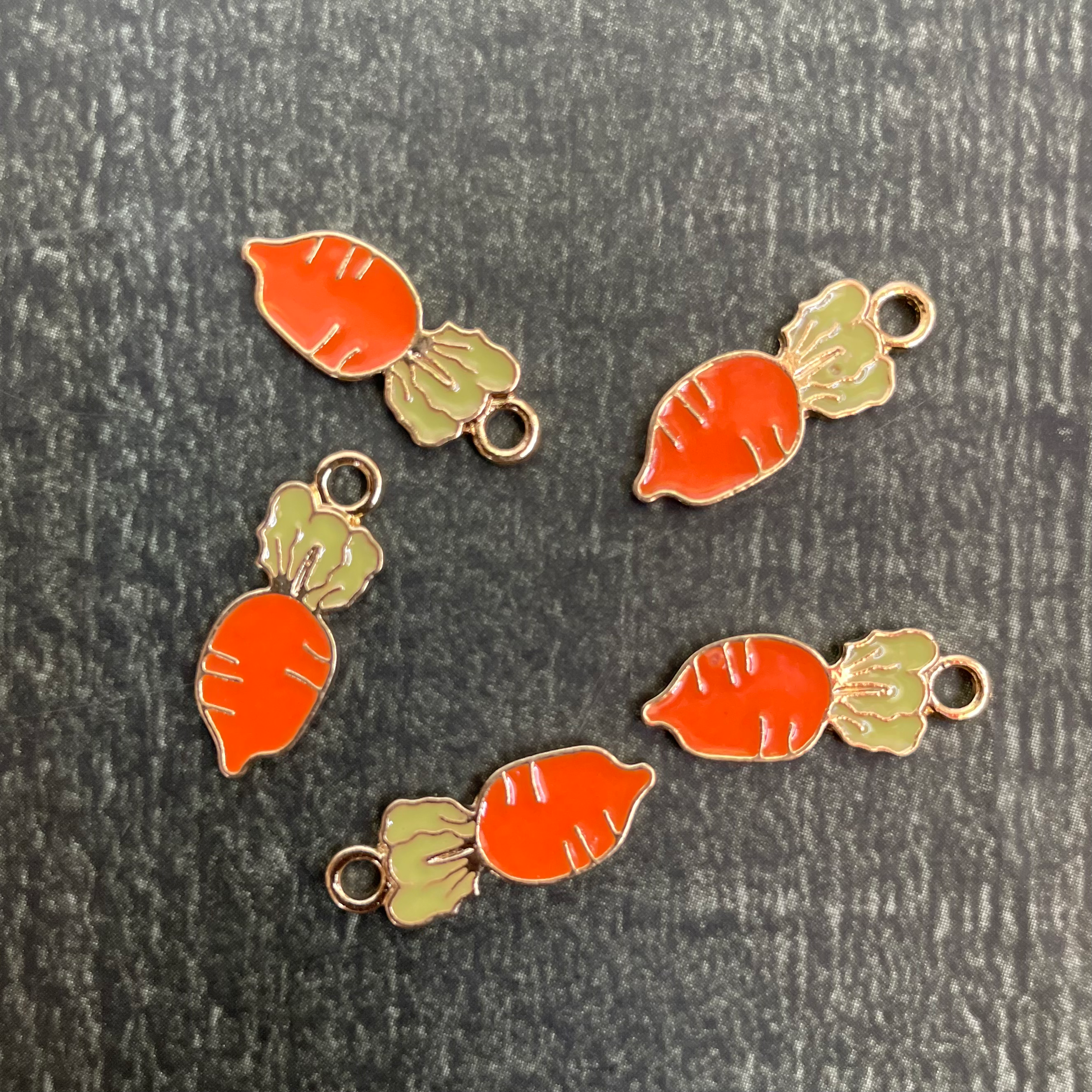 Carrot charm 30 image 0