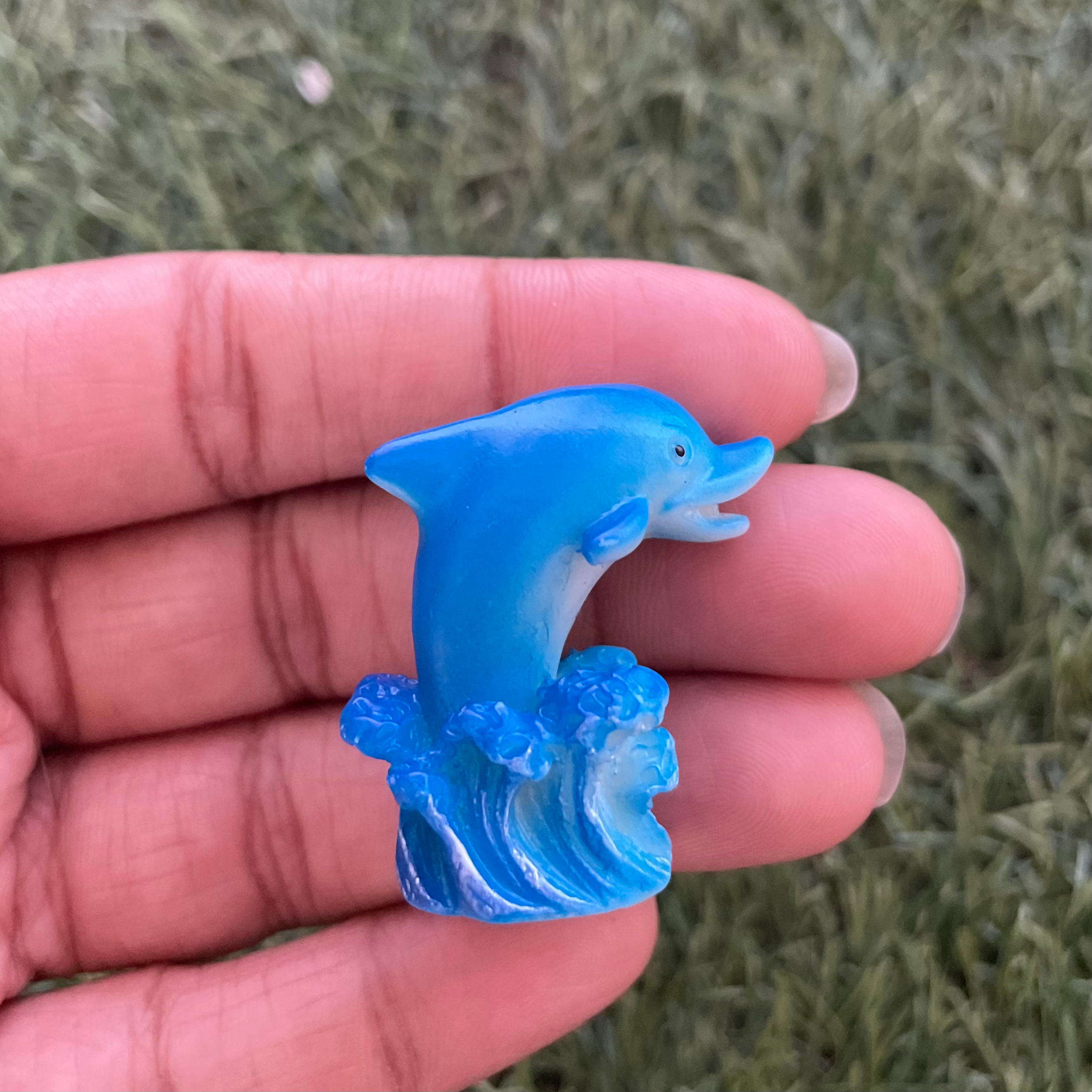 Dolphin miniature 112 image 1