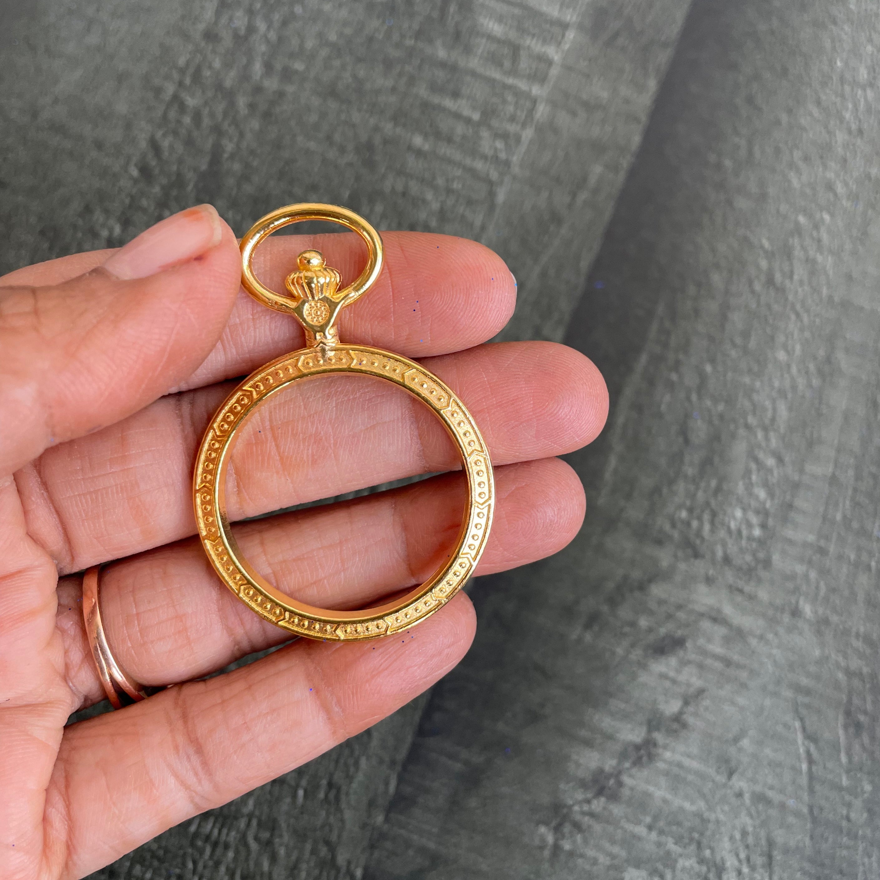 Round golden Photo Frame Bazel 13 image 0