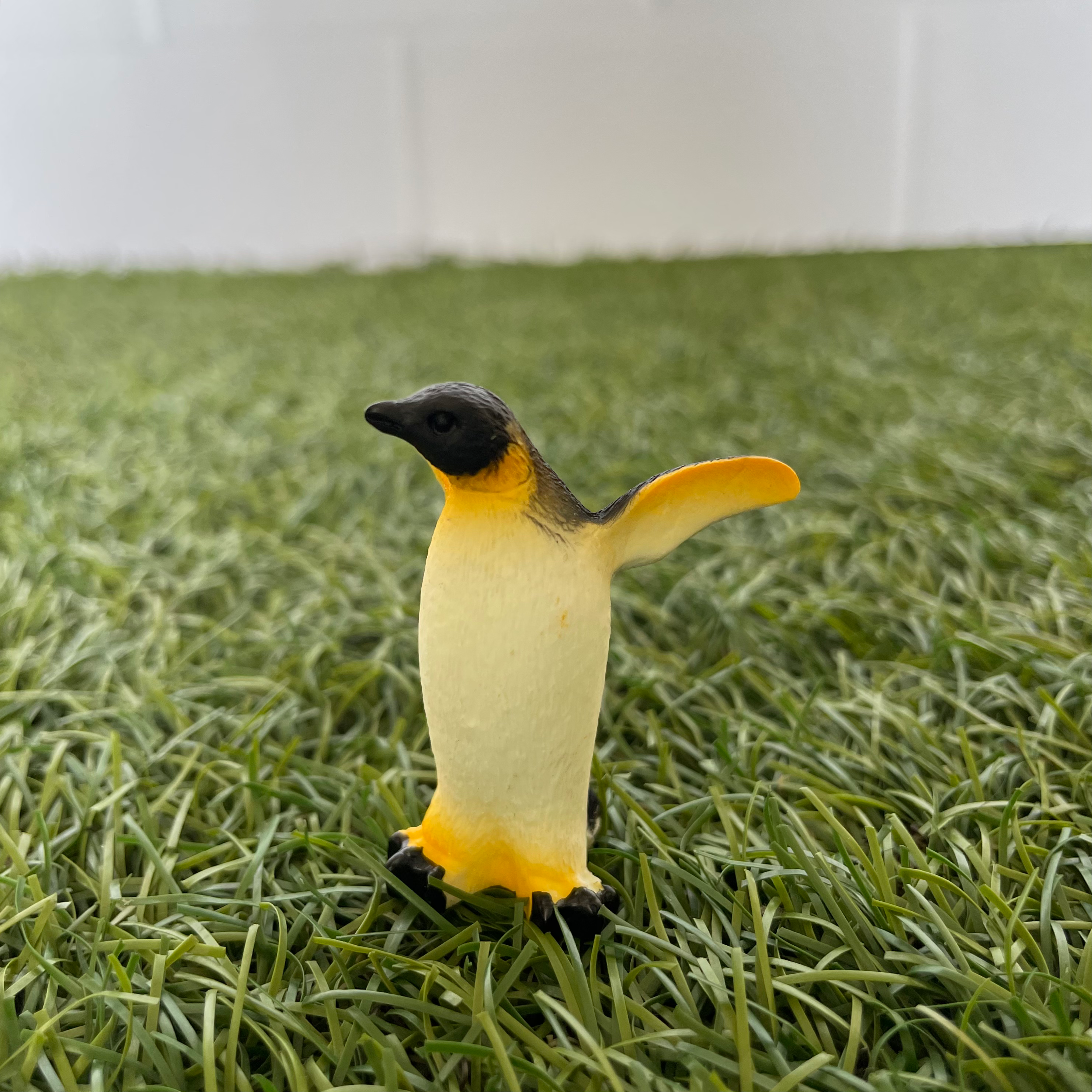 Penguin B Miniature 216 image 0