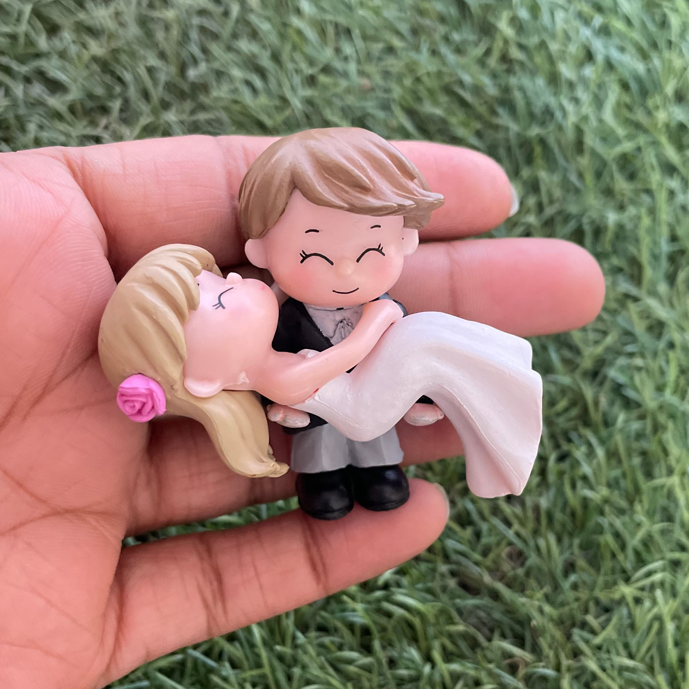 Bride Kissing Groom Romantic Couple B 130 image 1