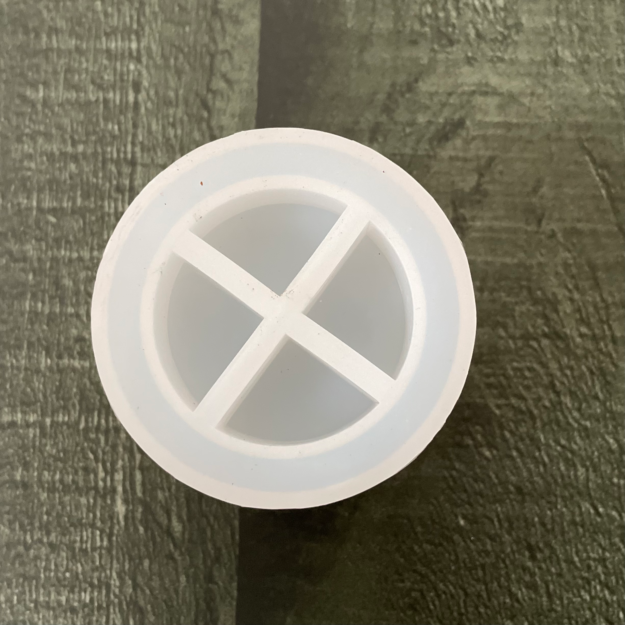 Round T holder mould image 1