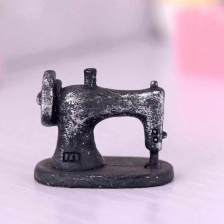 Sewing machine miniature 4 image 0