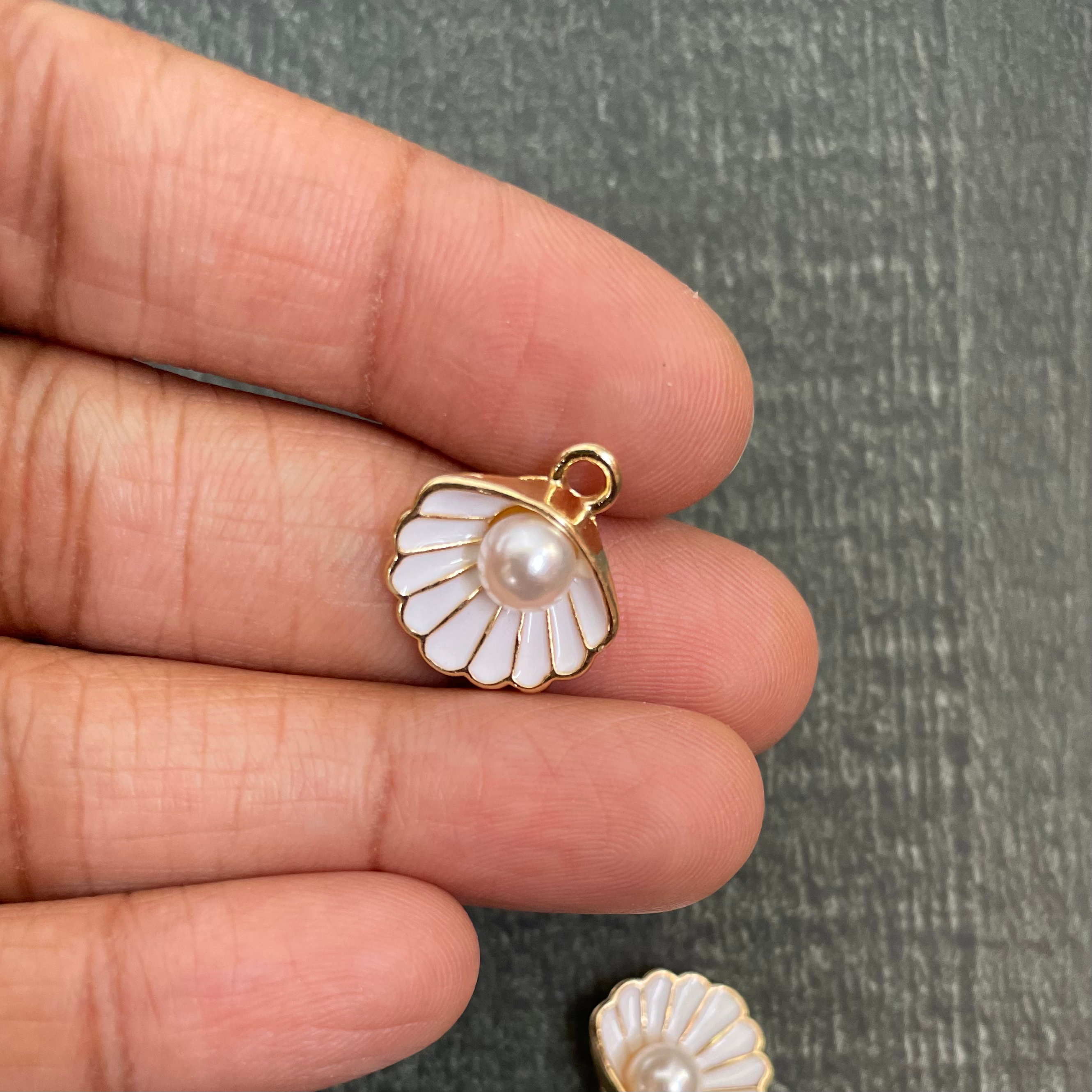 Pearl shell charm 63 image 1