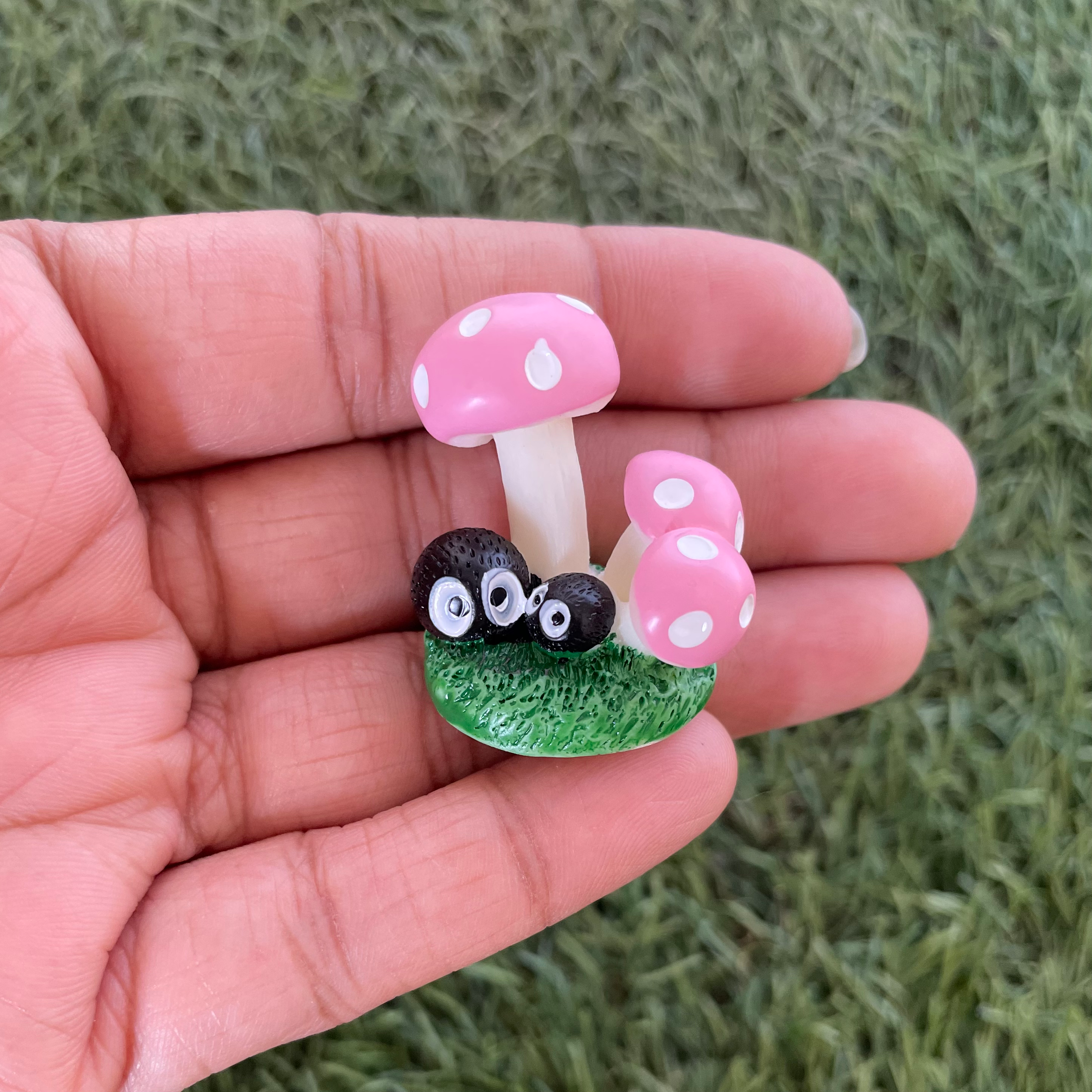 Pink mushroom miniature 81 image 1