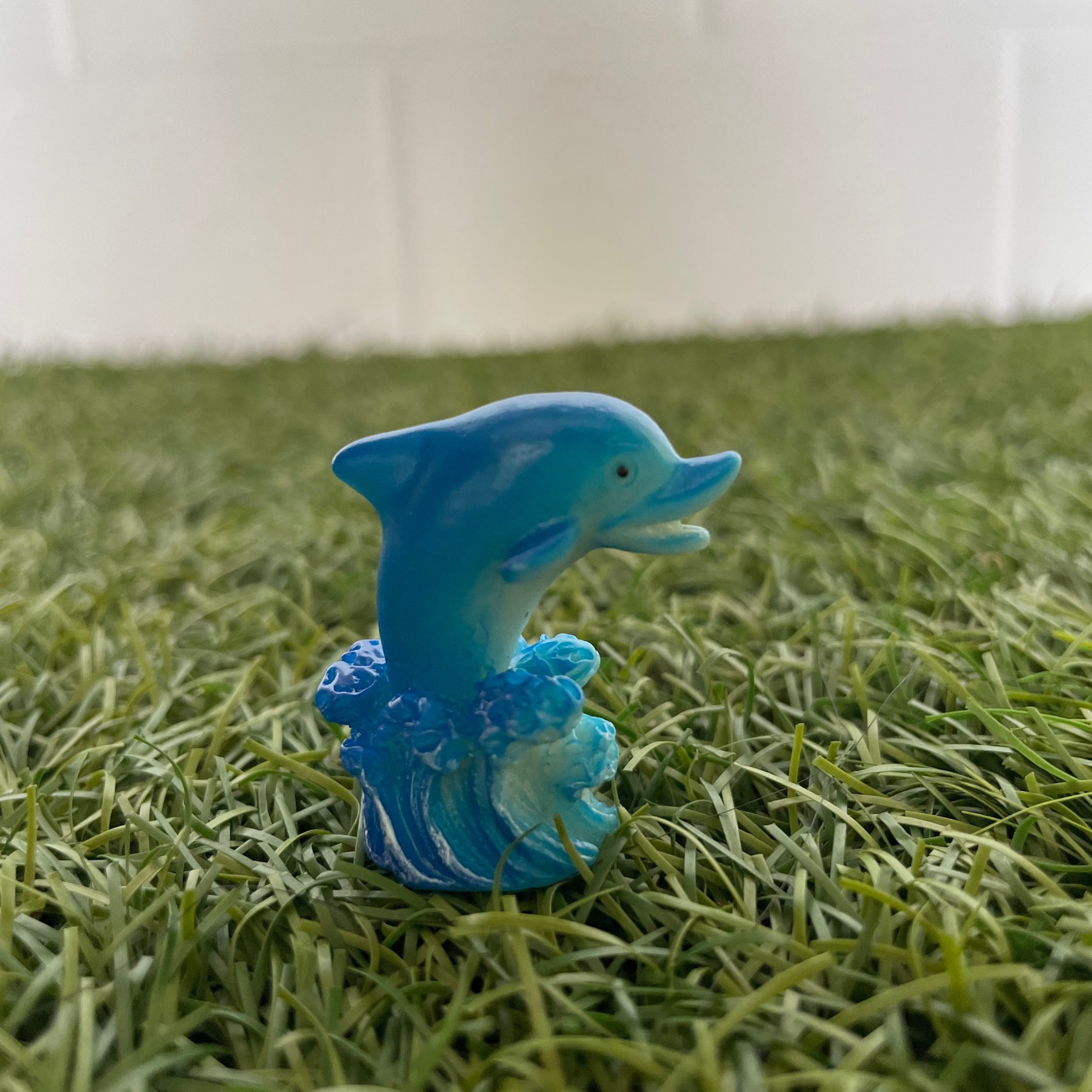 Dolphin miniature 112 image 0