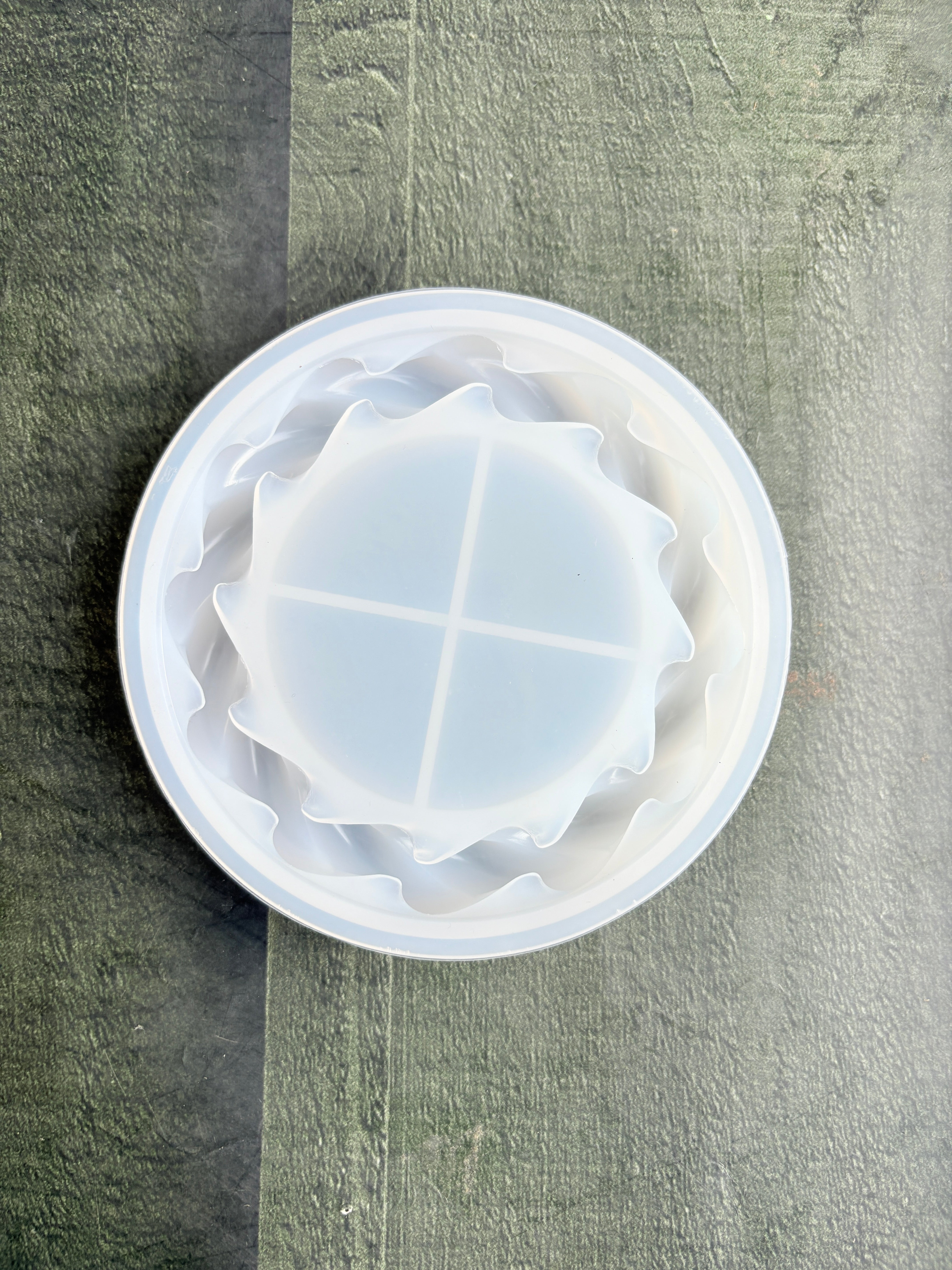 Medium Design Love Twist Plate Tray Mould