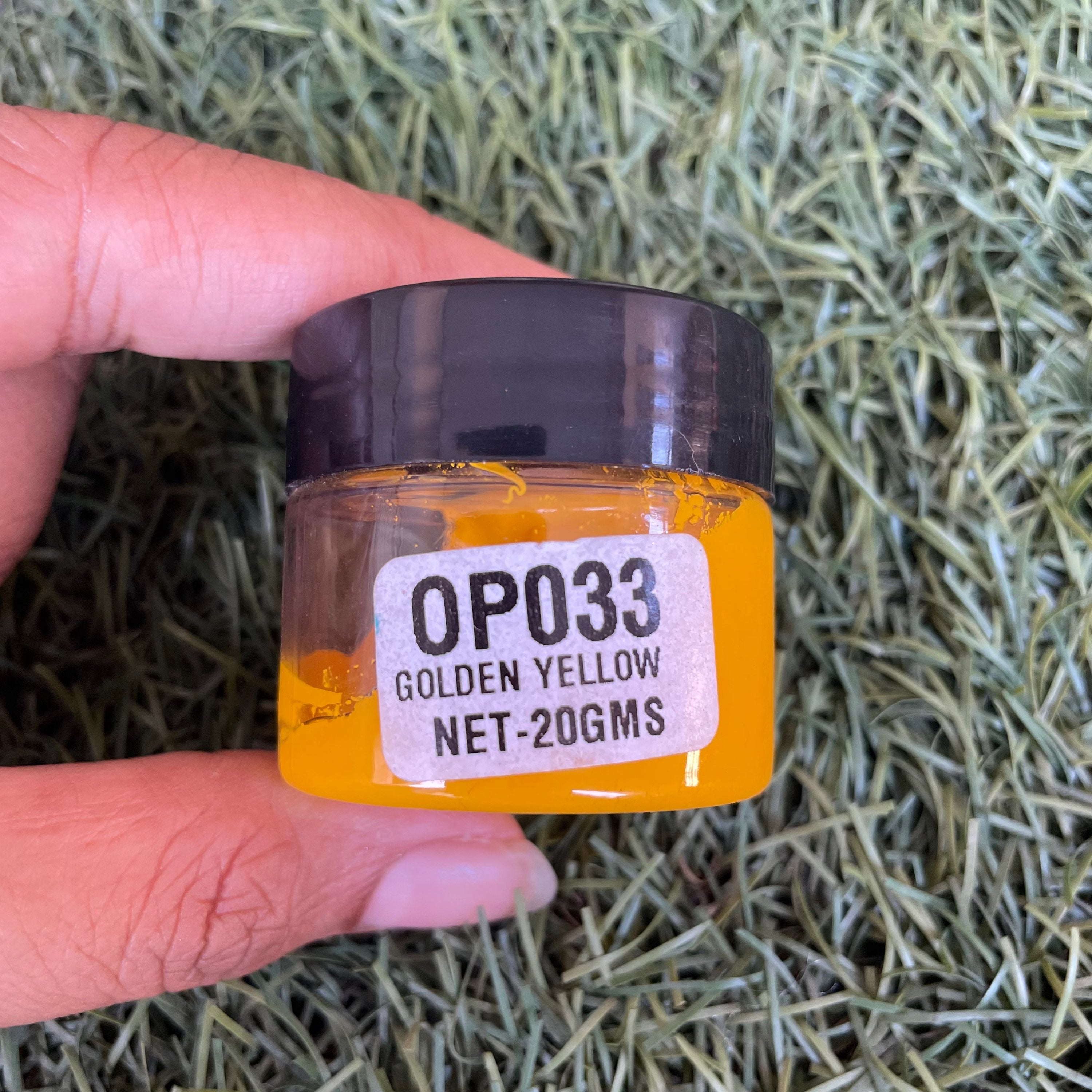 Opaque pigment golden yellow 33 image 0