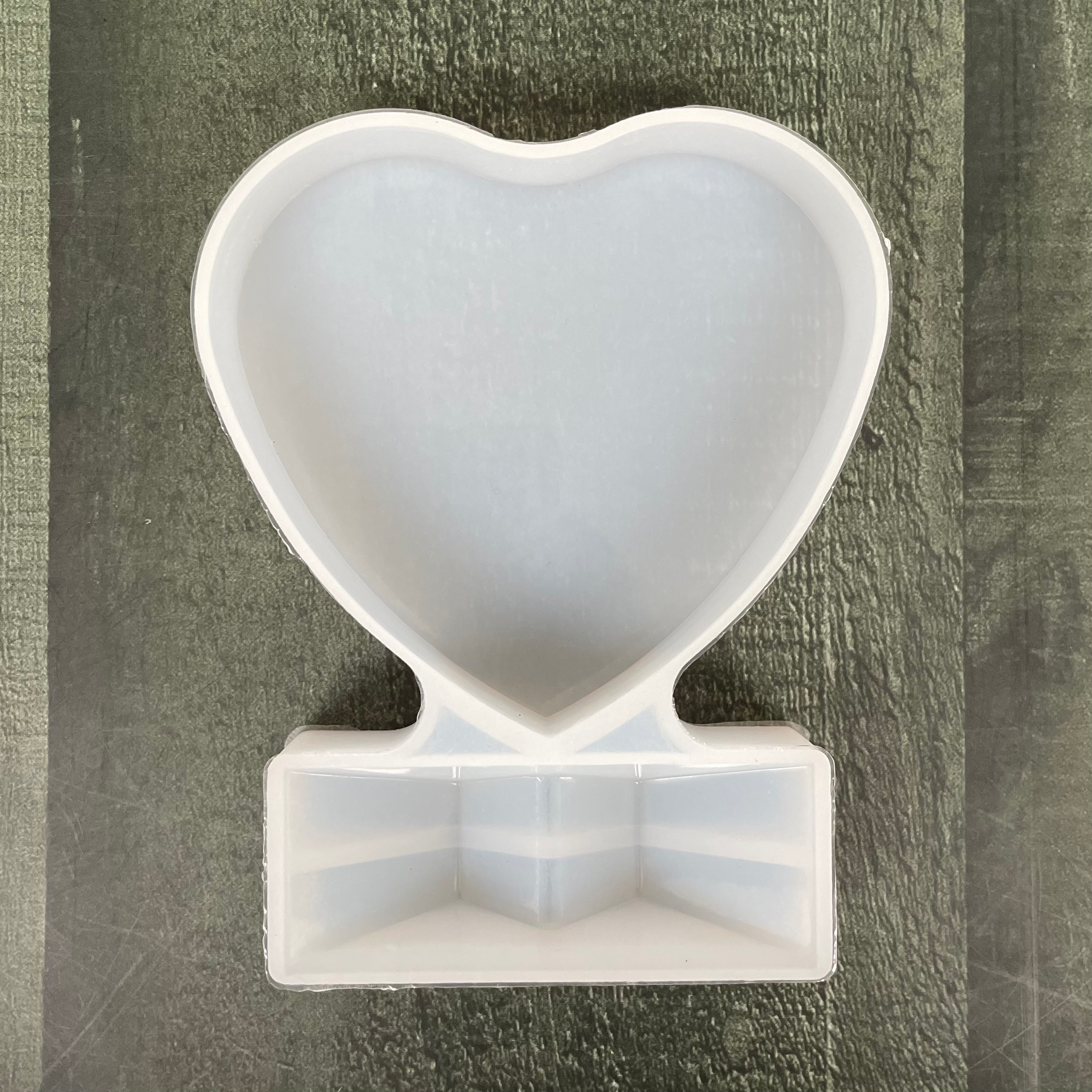 Heart frame with stand mould image 0