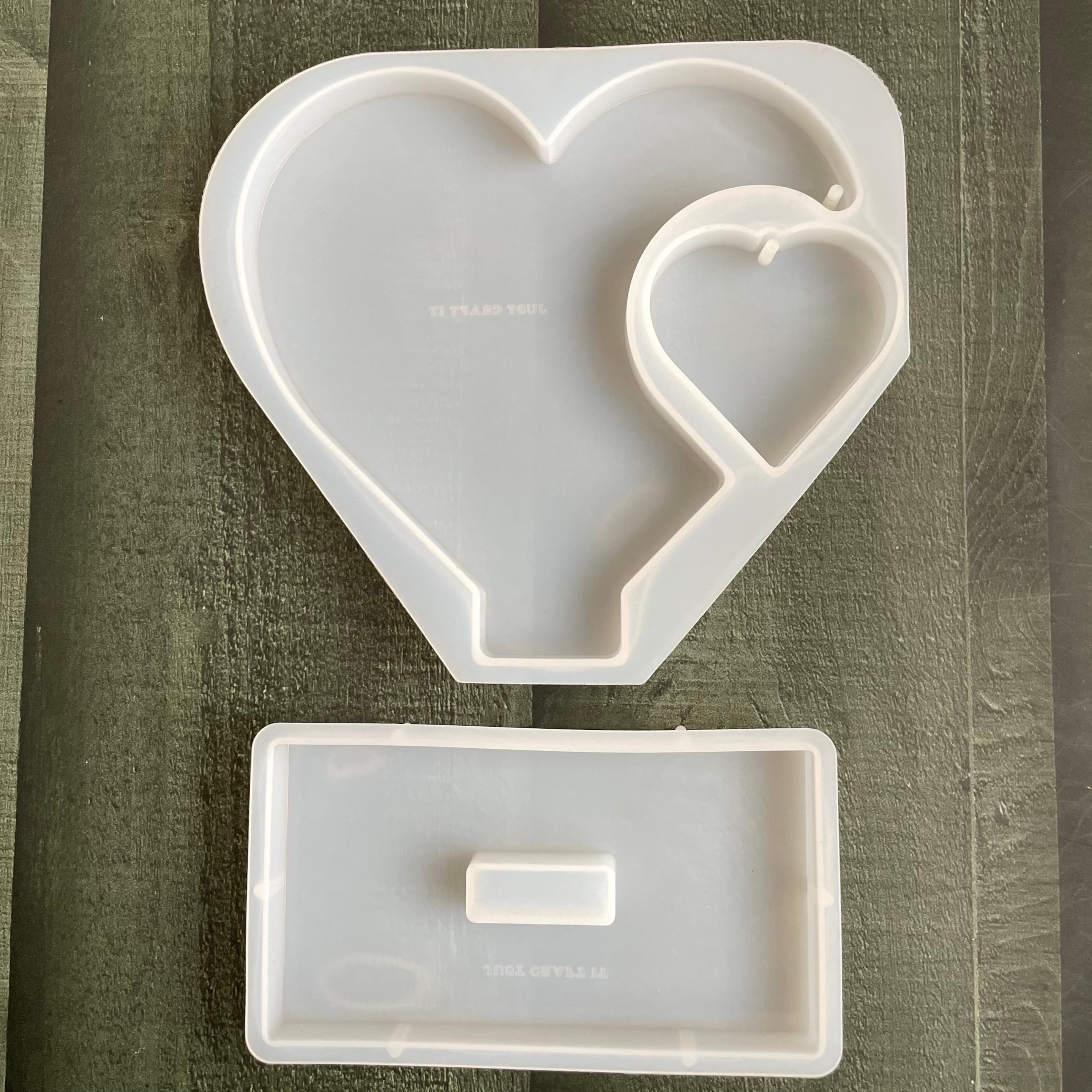 Heart side hanging mould with stand mould image 0