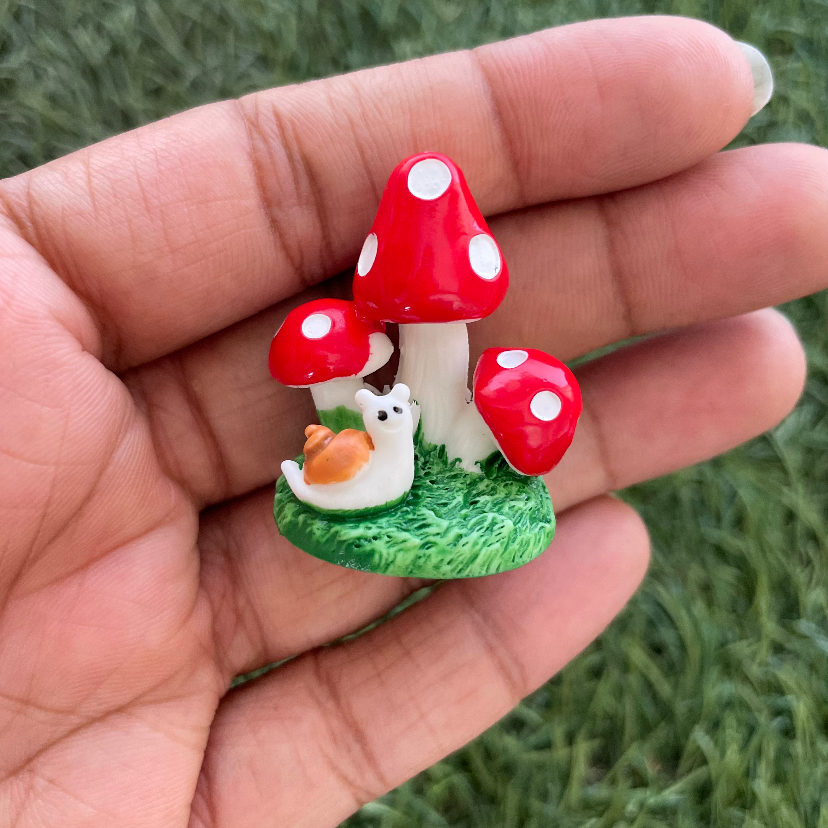 Red mushroom miniature 82 image 1