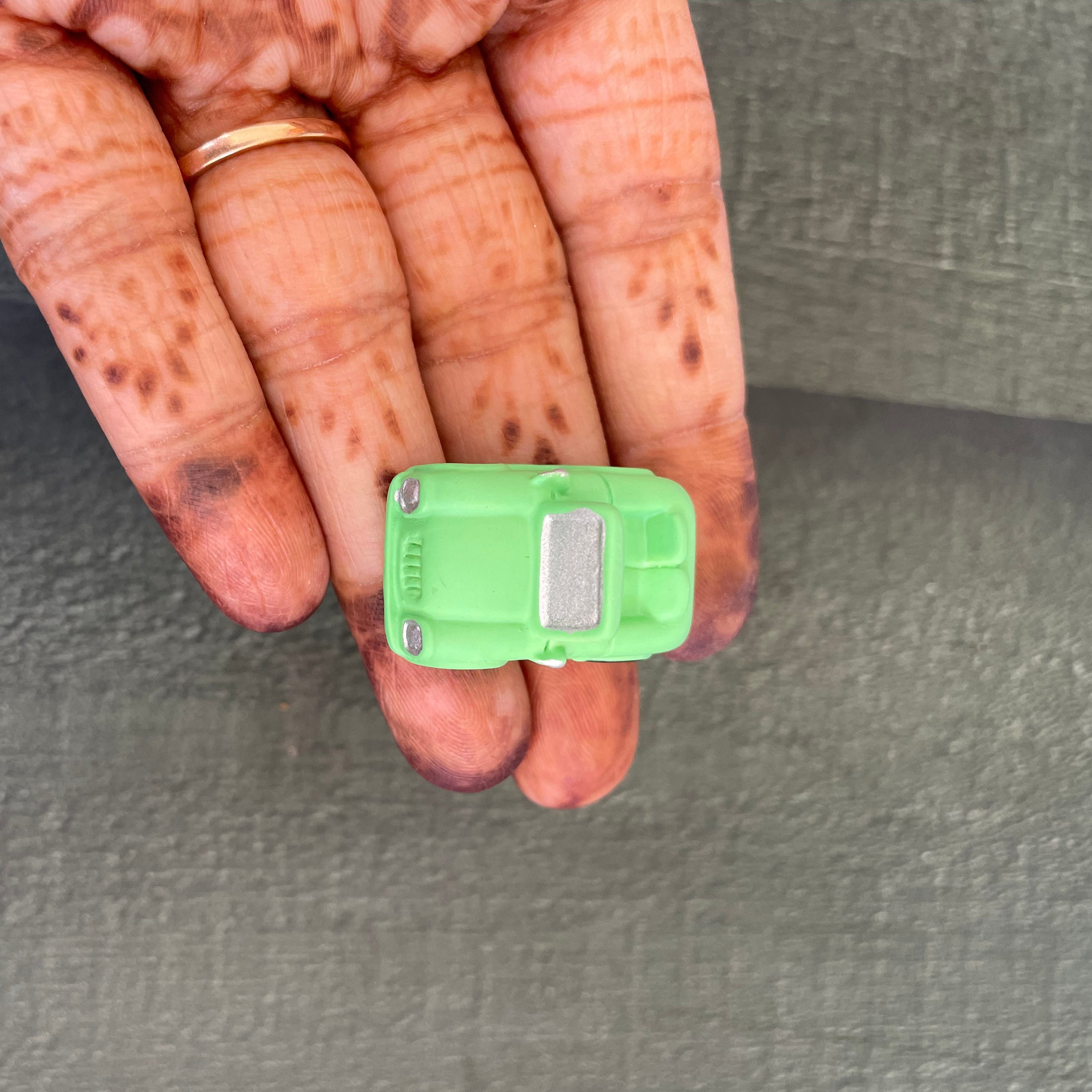 Green Sports Car Miniature 262 image 1