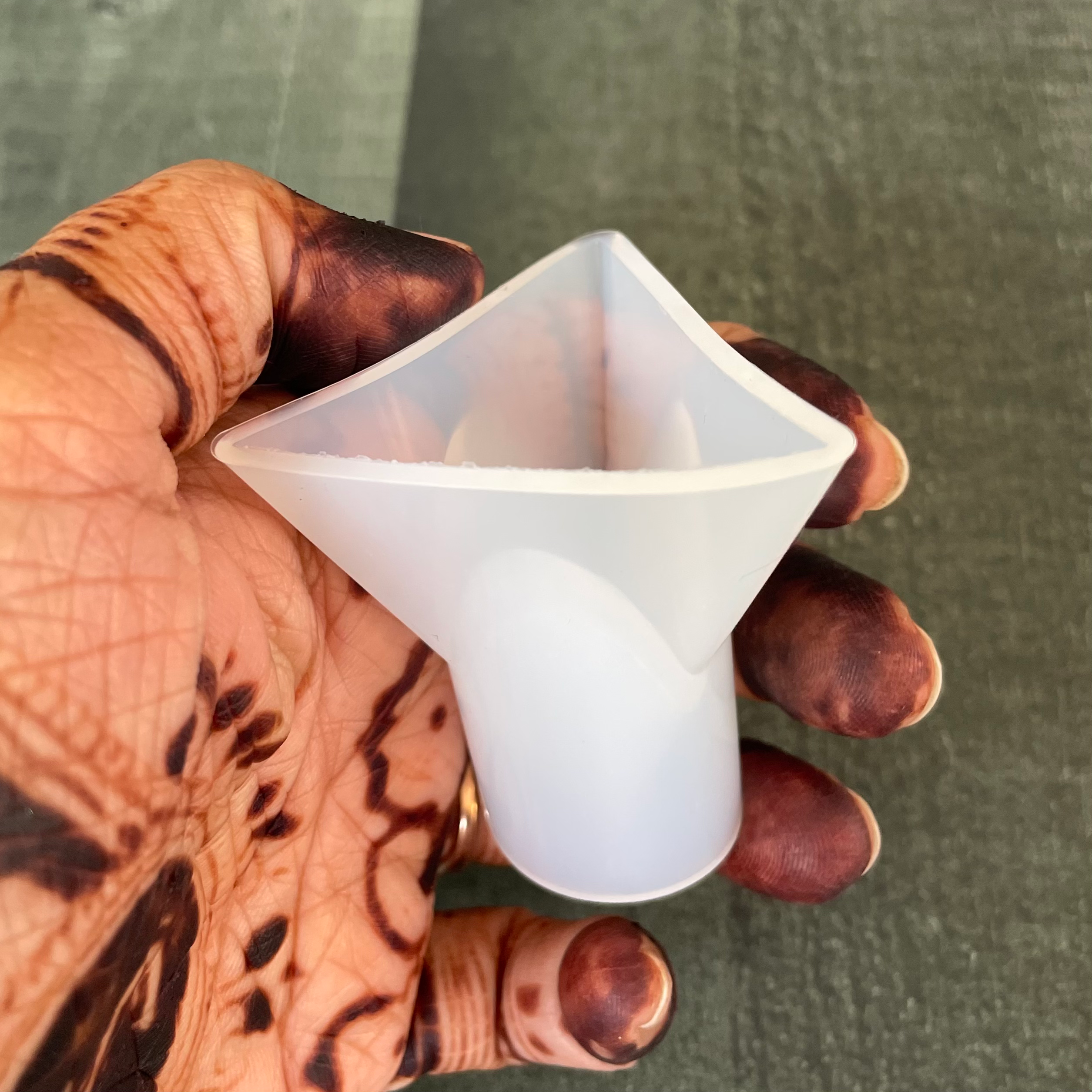 3 corner crystal pyramid mould image 1