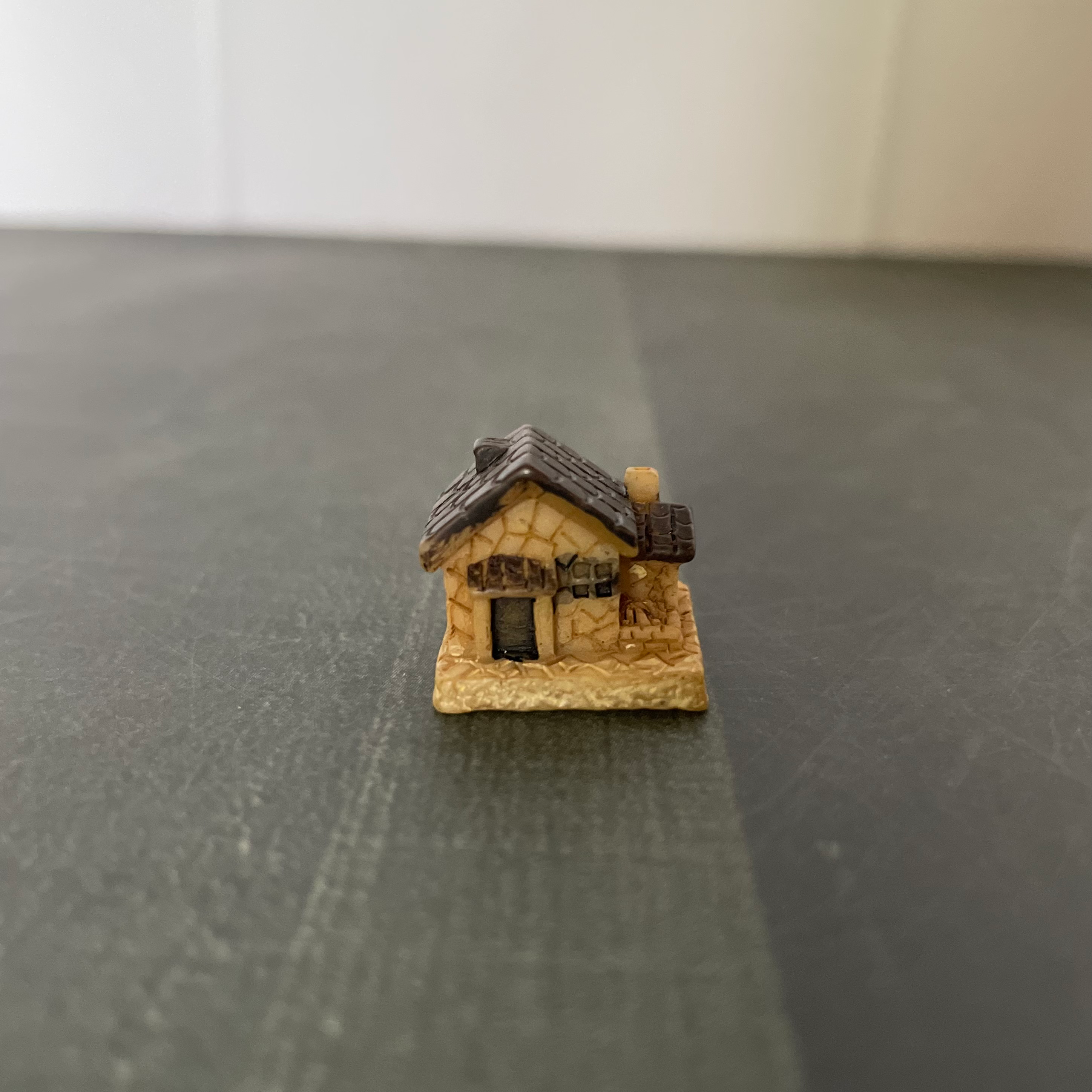Hut B Miniature 154 image 0