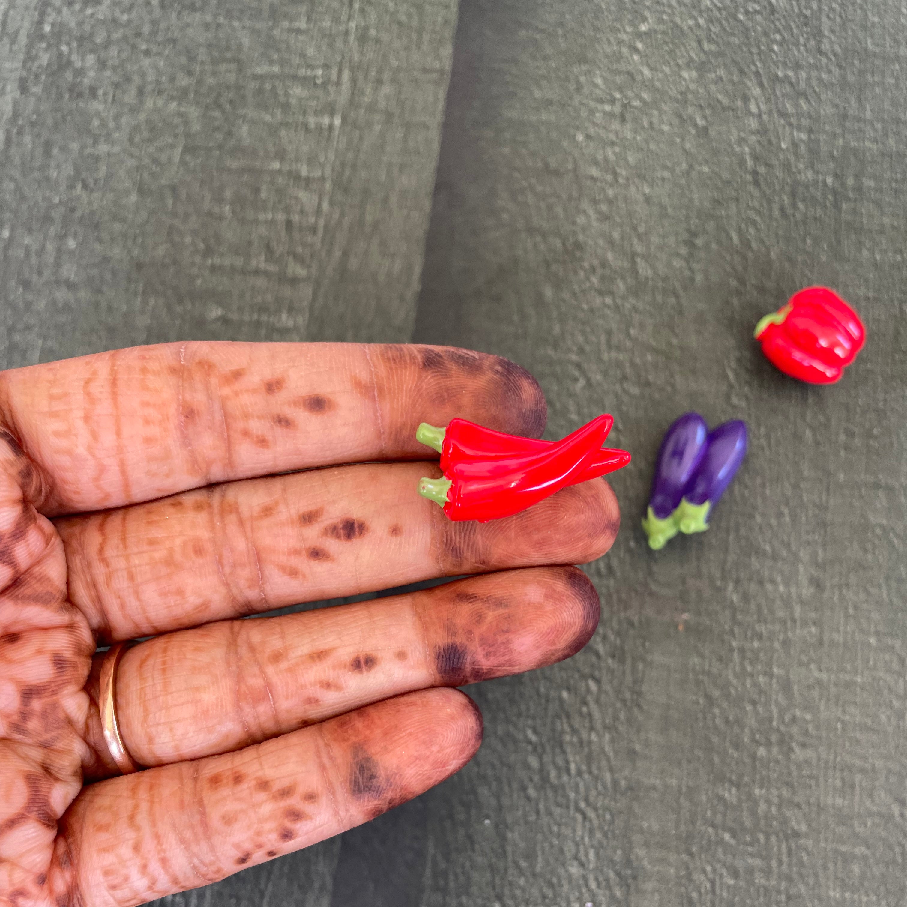 Red papers Miniature 254 image 1