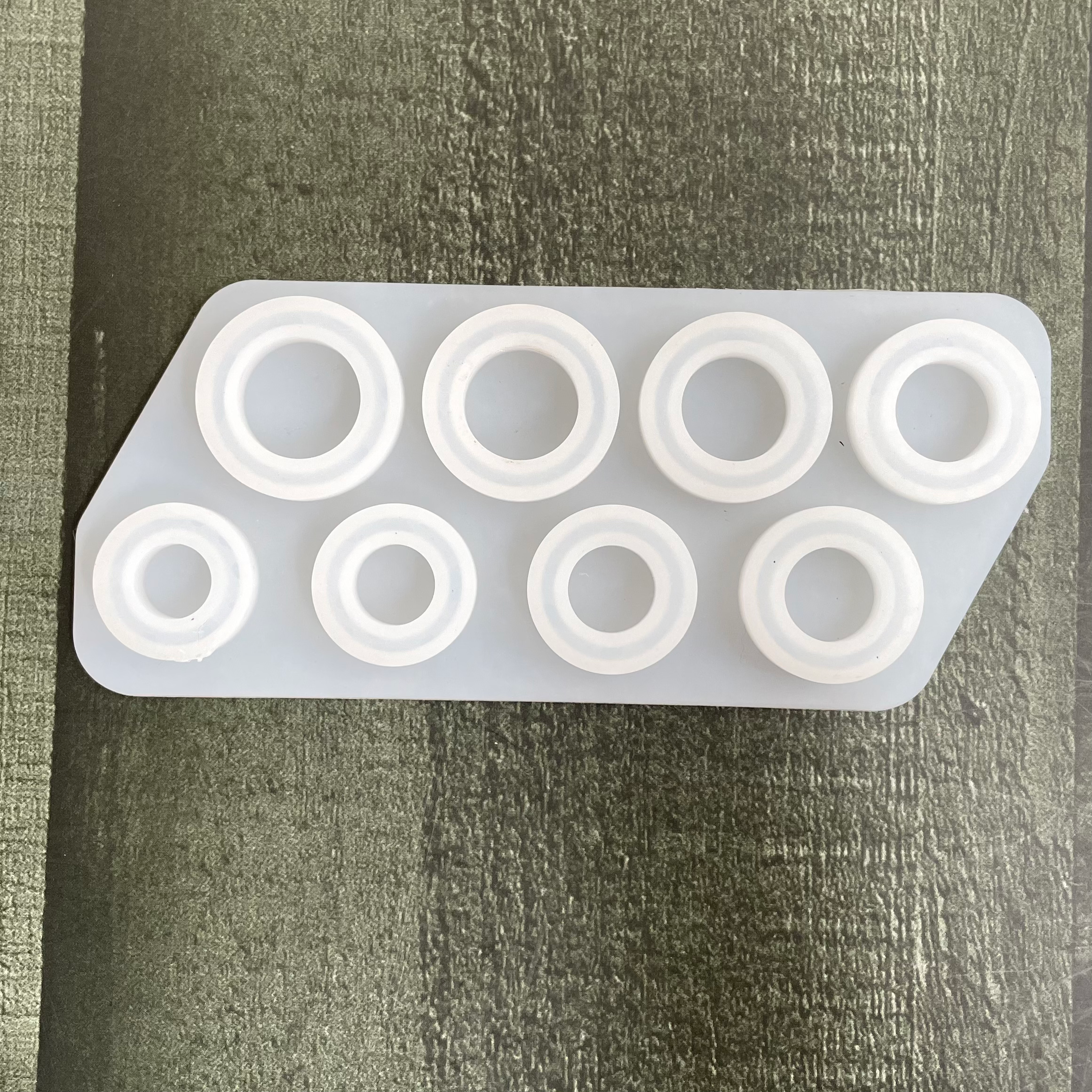8 in 1 ring mould image 1