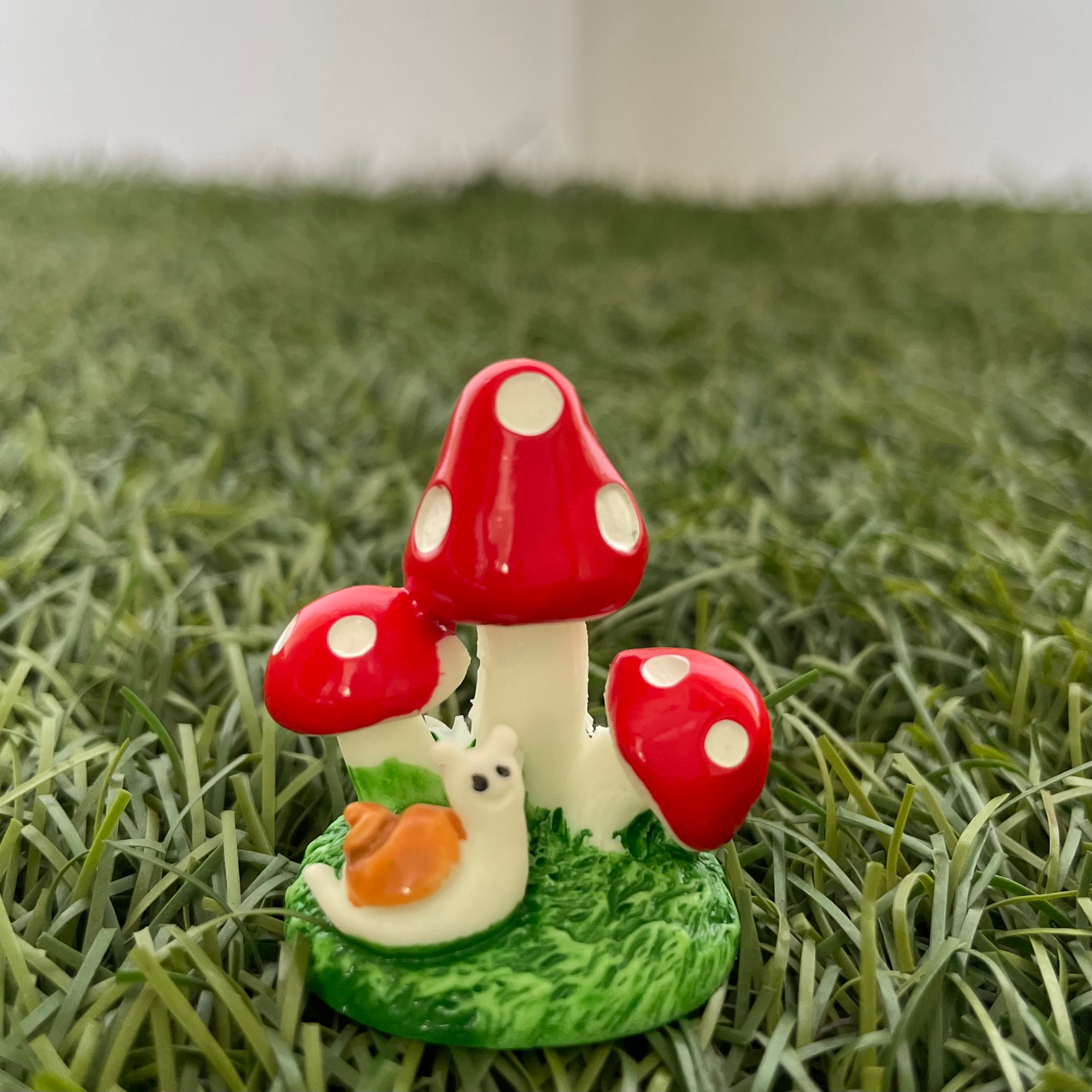 Red mushroom miniature 82 image 0