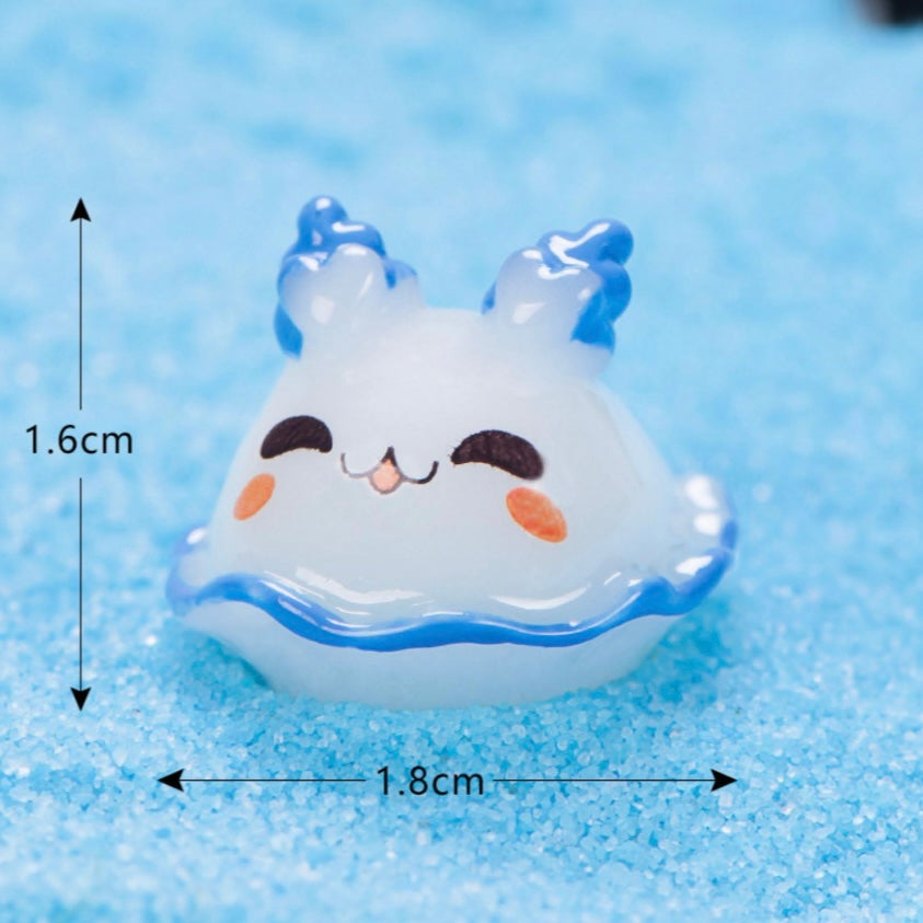 White marine animal miniature 30 image 0