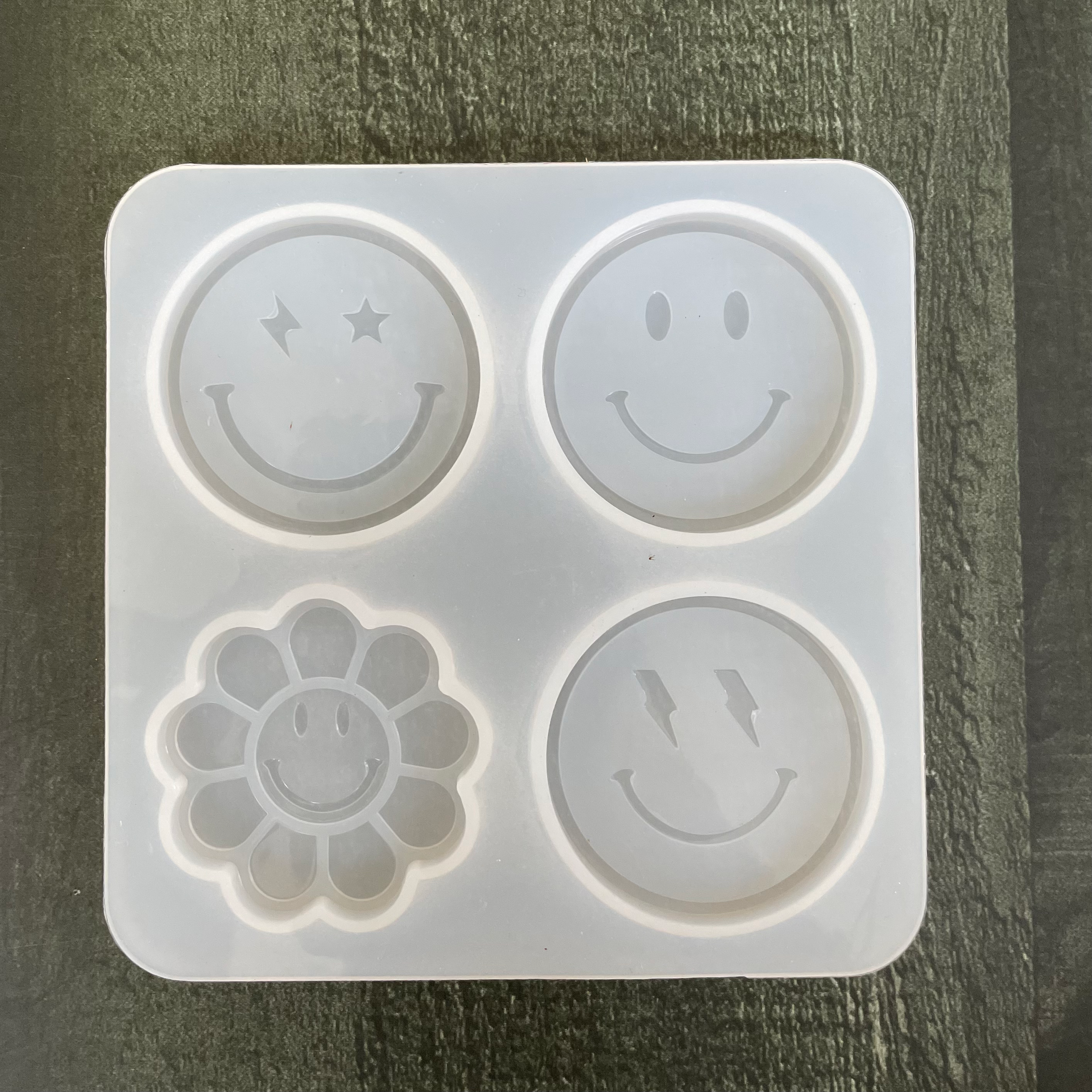 4 in 1 smiley keychain and popsocket mould image 0