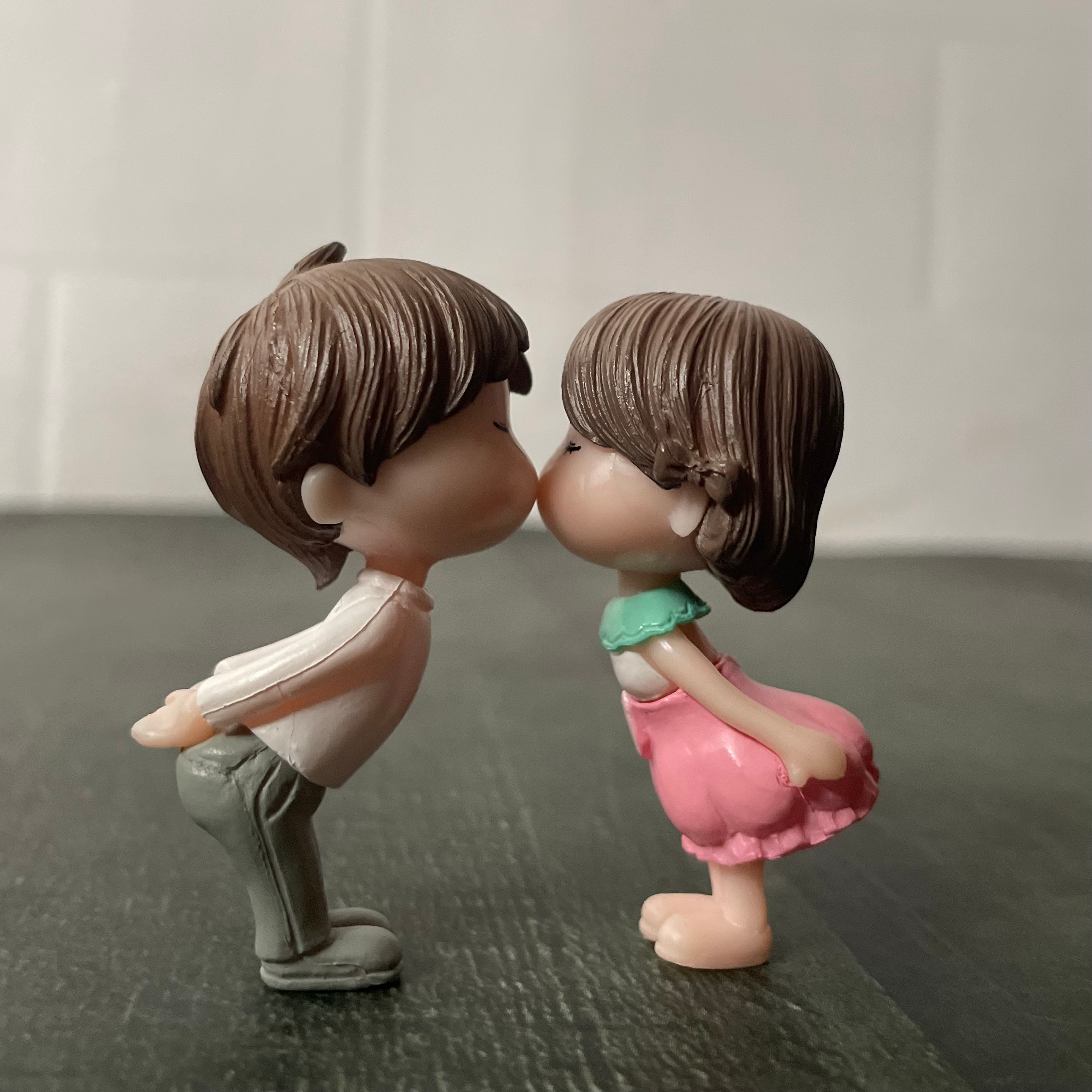 Kissing Couple A Miniature 131 image 0