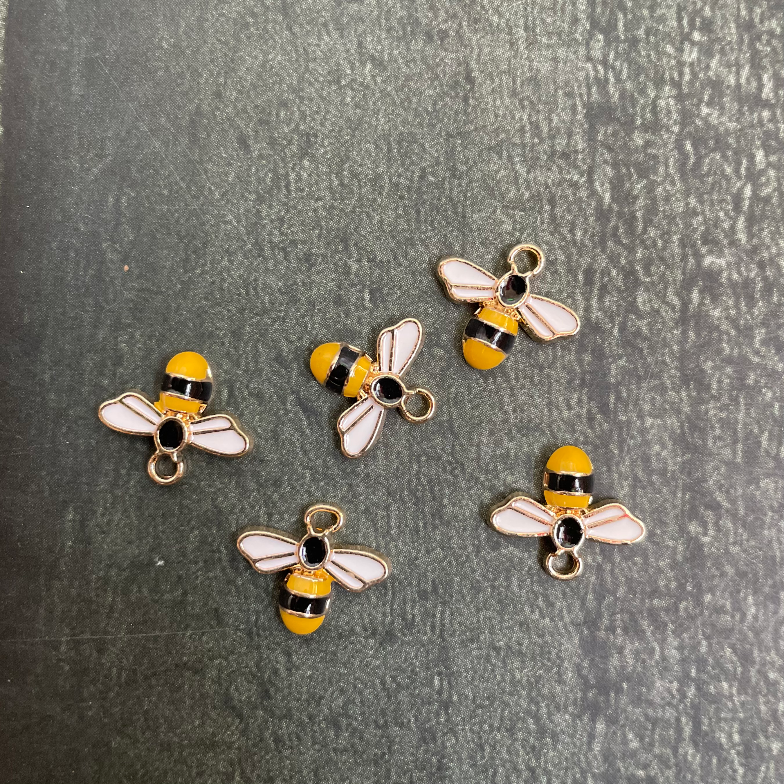 Bumble bee charm 52 image 0